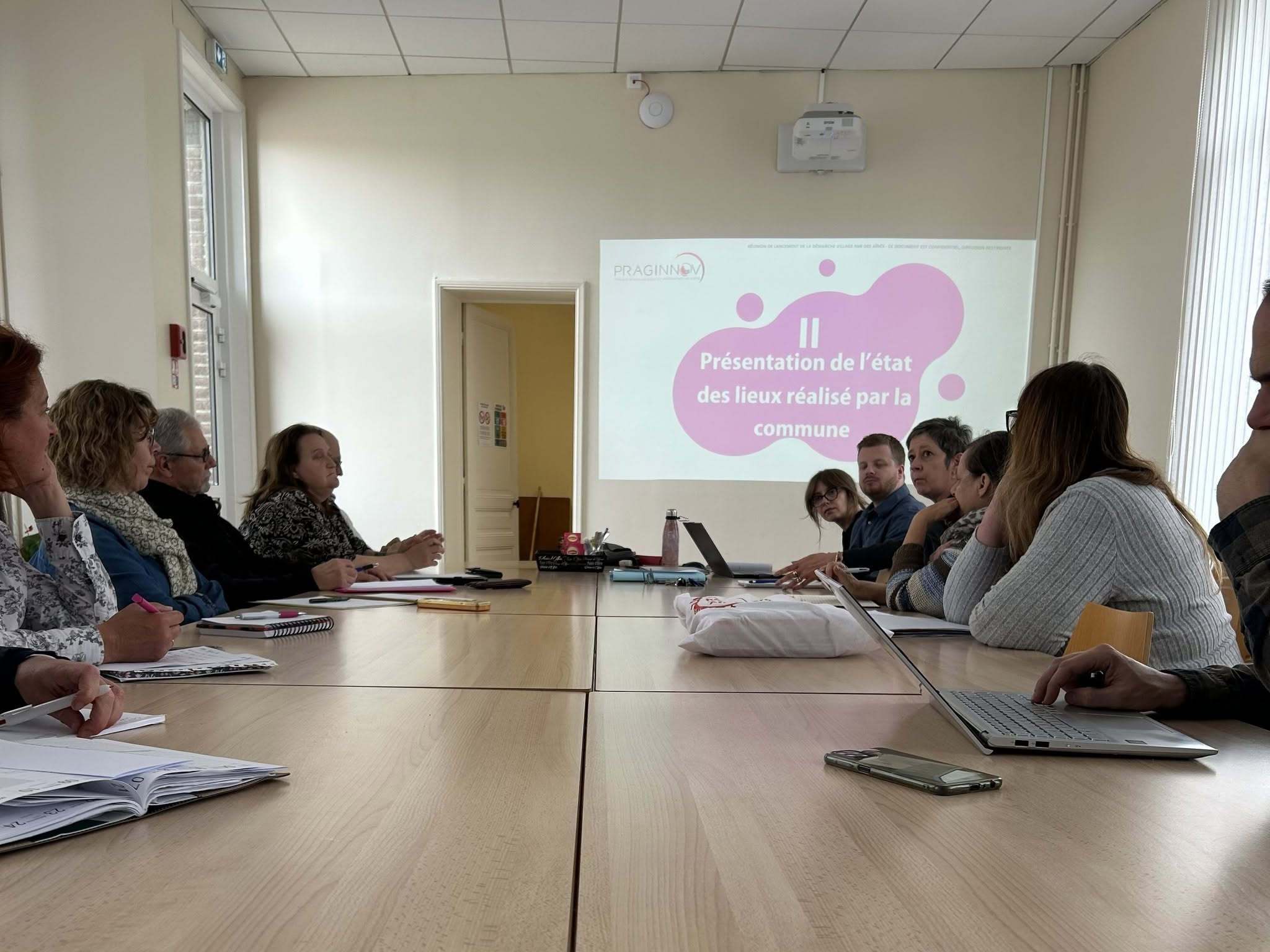Photo de Le WEB-e-bus s'engage pour les aînés à Bernaville !